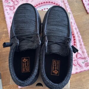 Volcom Black Mesh steel toe.